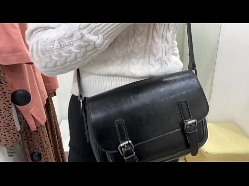❤️ Offentlig onani av ungtispe FeralBerry med en dildo i prøverommet ❤️ Russisk porno på porno no.cassino-vulkan646.ru